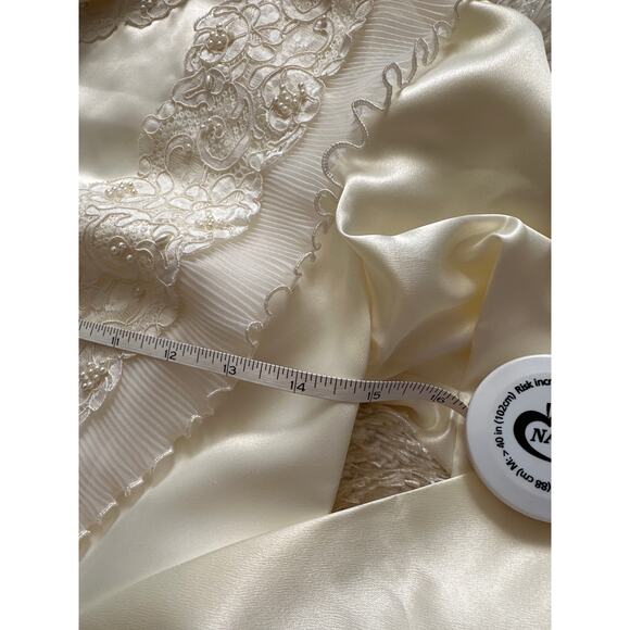 Vintage 1960s Ivory Satin Lace Wedding Dress Mock Neck Train Size Small - Picture 5 of 16